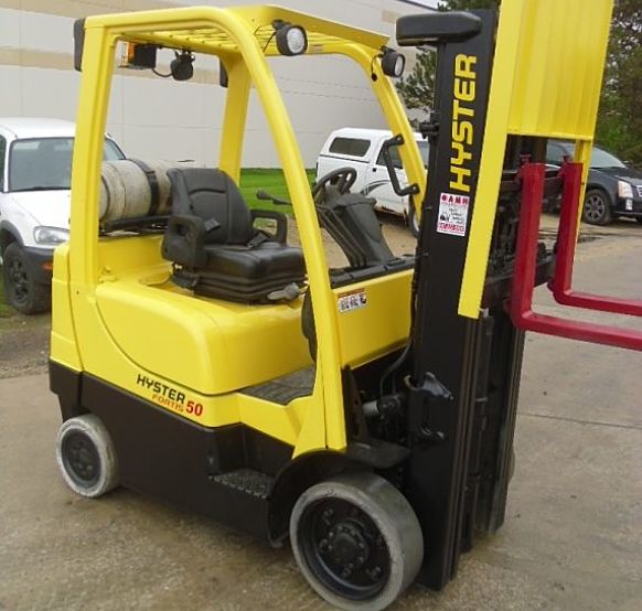 Forklifts for sale including this Hyster Forklift at Advantage Material Handling.