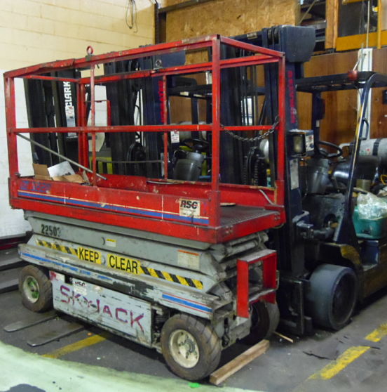 Forklift for sale scissor forklift at Advantage Material Handling.